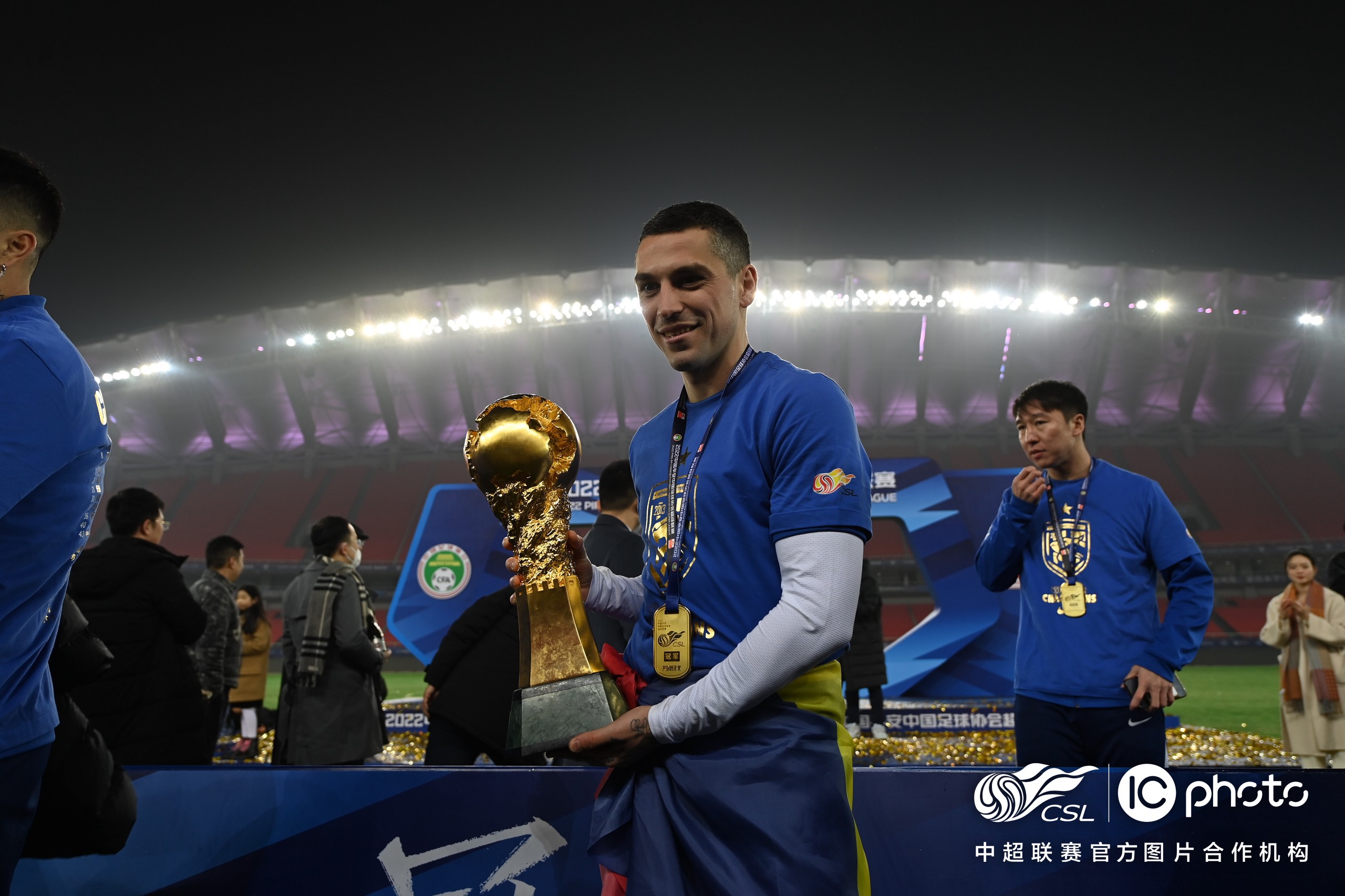 关于罗马训练开放日，国际比赛日主帅复盘引欢呼，中超在即，团队化学反应显著的信息