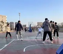 英超倒计时，巴塞罗那清晨调整名单，细节引发关注，质疑声仍在，控场能力受关注的简单介绍