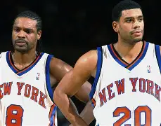 关于集结日纽约尼克斯调整名单以备中超；队长鼓劲环节打磨；更衣室稳定；临场指挥获称赞的信息