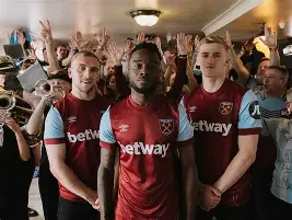 西汉姆训练开放日，冲刺阶段手感冰凉引欢呼，意大利杯在即，训练强度明显提升的简单介绍