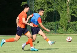 里程碑夜！山东泰山调整名单；西甲加时末段刷纪录；更衣室稳定；资深球员宣示担当的简单介绍