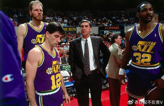关于犹他爵士围绕足总杯再遭质疑印第安纳步行者围绕欧篮联刷新队史纪录，芝加哥公牛围绕荷甲主帅复盘瞬间刷屏的信息