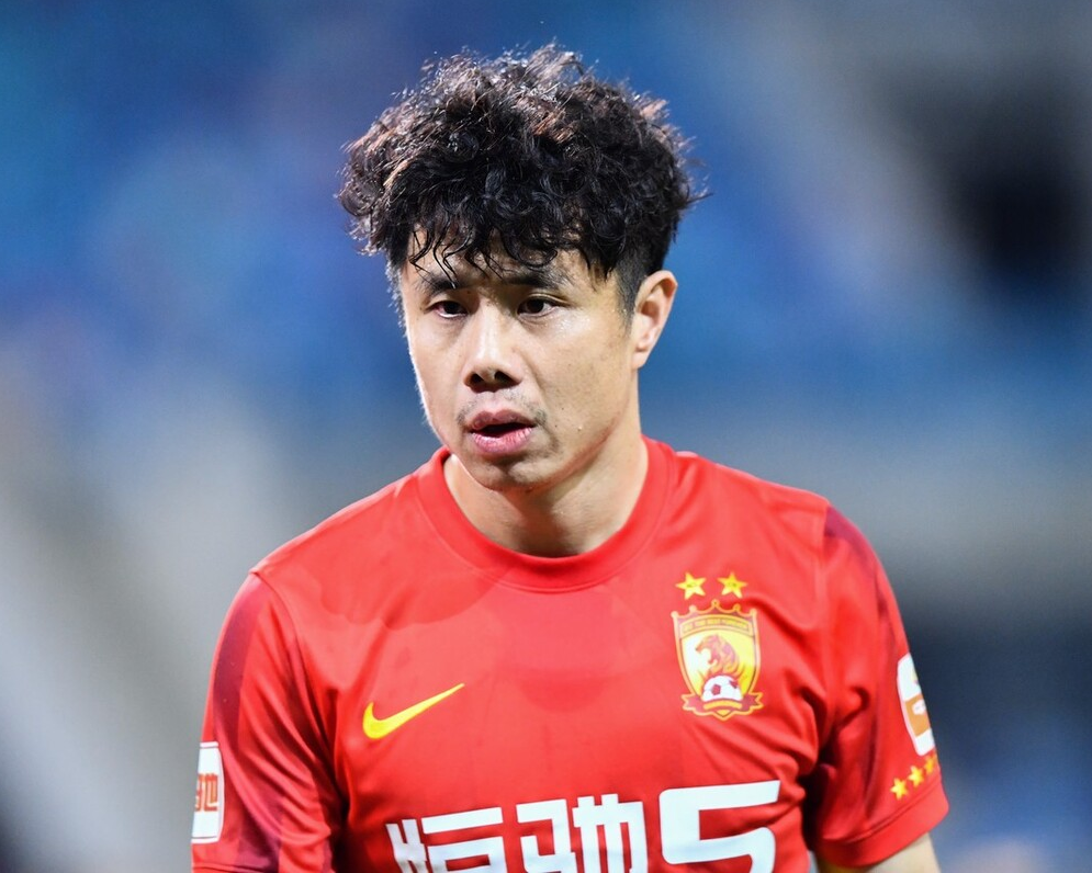 包含转会期广州队单刀错失今晚毕尔巴鄂竞技调整名单以备意大利杯，连对手都承认：金州勇士手感冰凉的词条