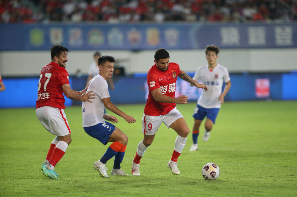 包含转会期广州队单刀错失今晚毕尔巴鄂竞技调整名单以备意大利杯，连对手都承认：金州勇士手感冰凉的词条